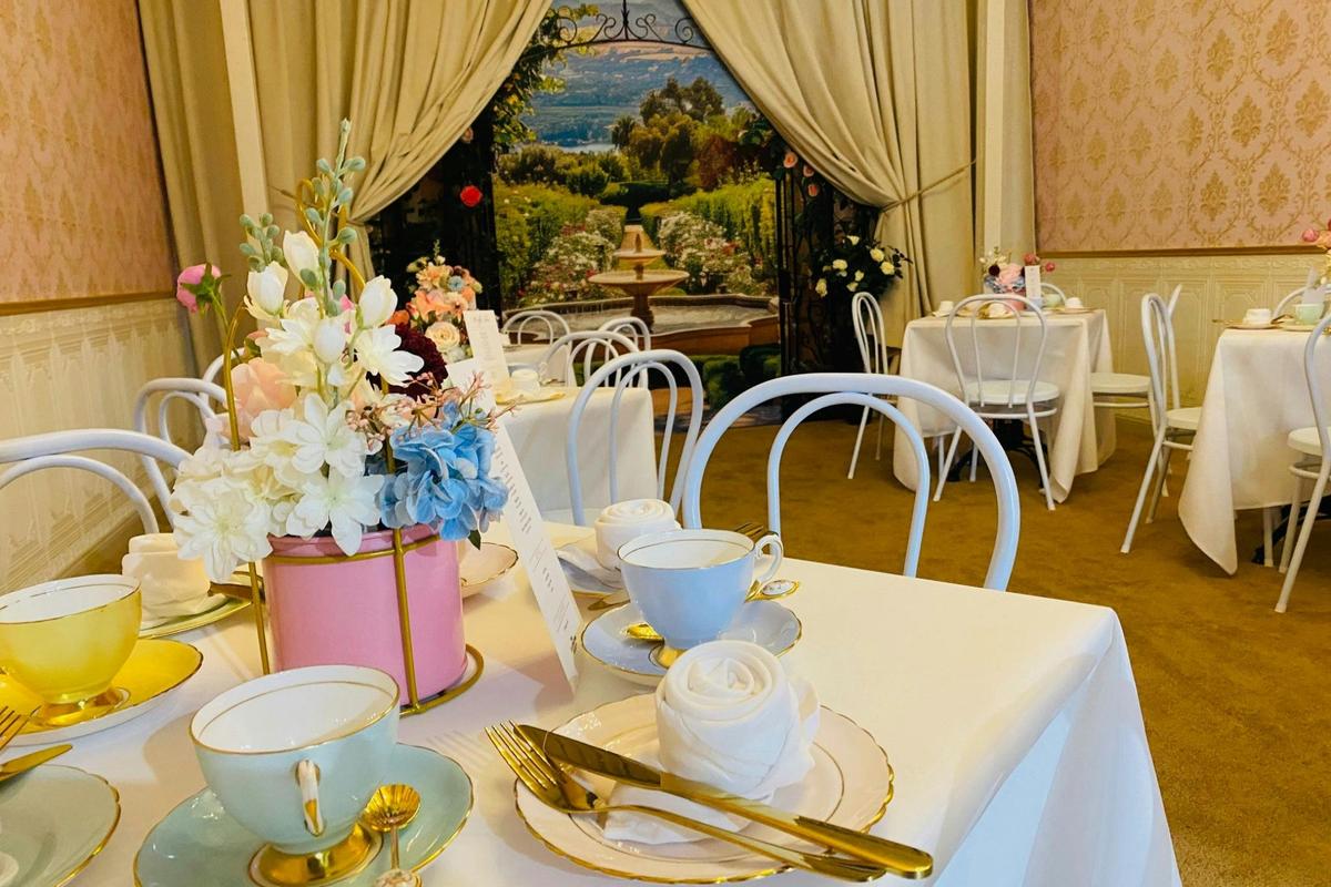 High Tea & Boutique Shopping Group Tour