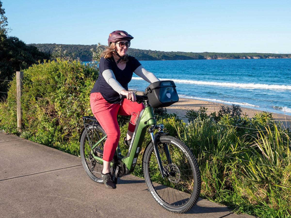 Guess cycling with e-bike, Eden