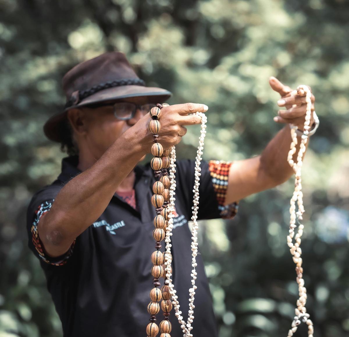 Presentation of handmade jewellery