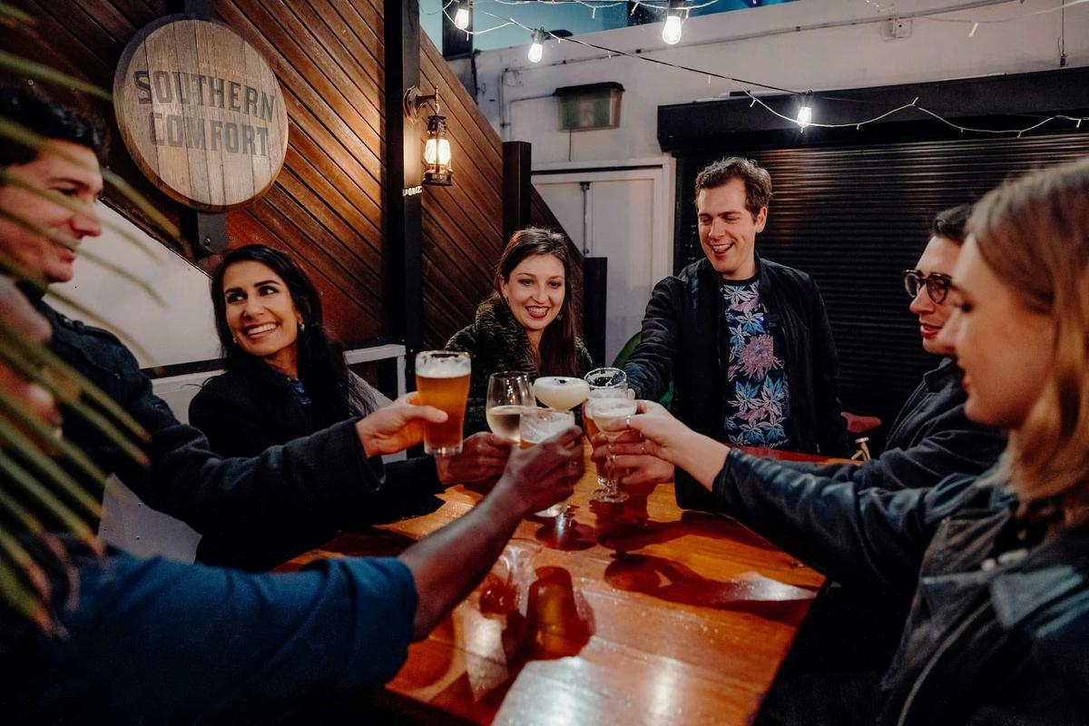 Find great new bars and drink with friends