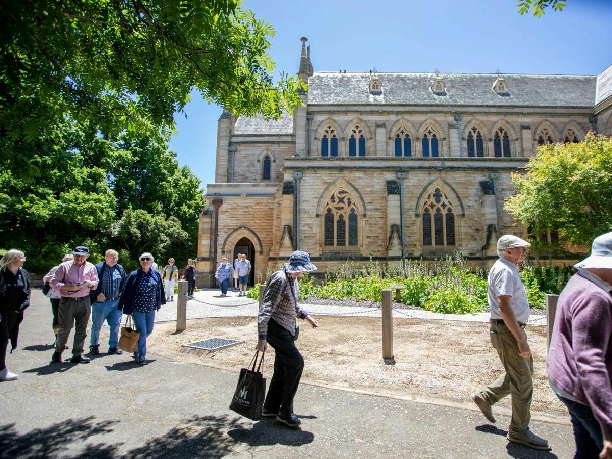 Guide to Goulburn Tour Group, St Saviours