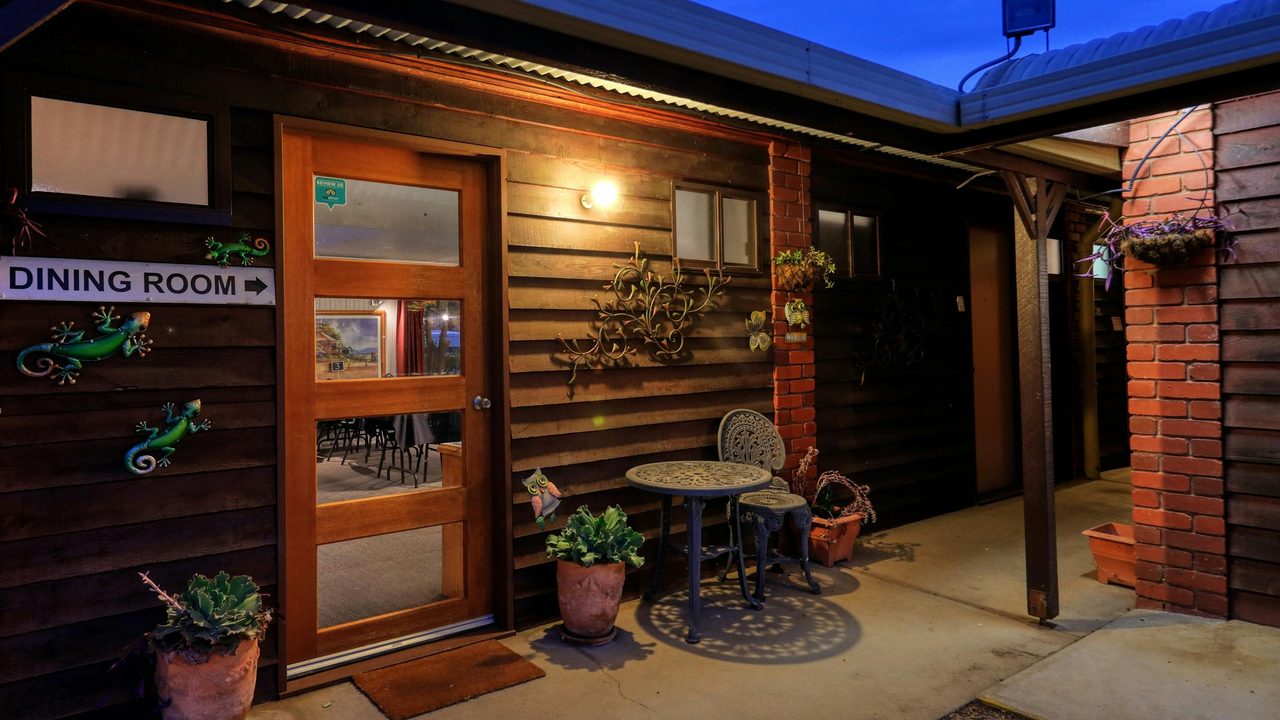 Entry to Dining Room