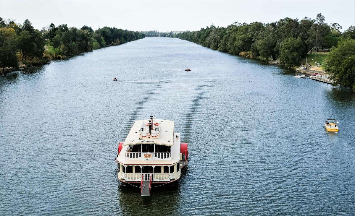 Cruising on the Nepean River