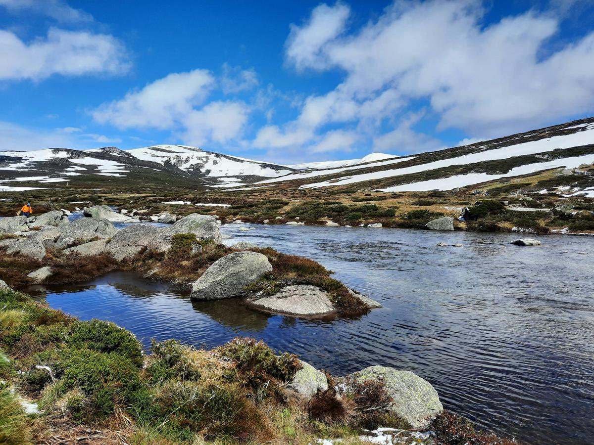 Charity group atop Mt Kosciuszko