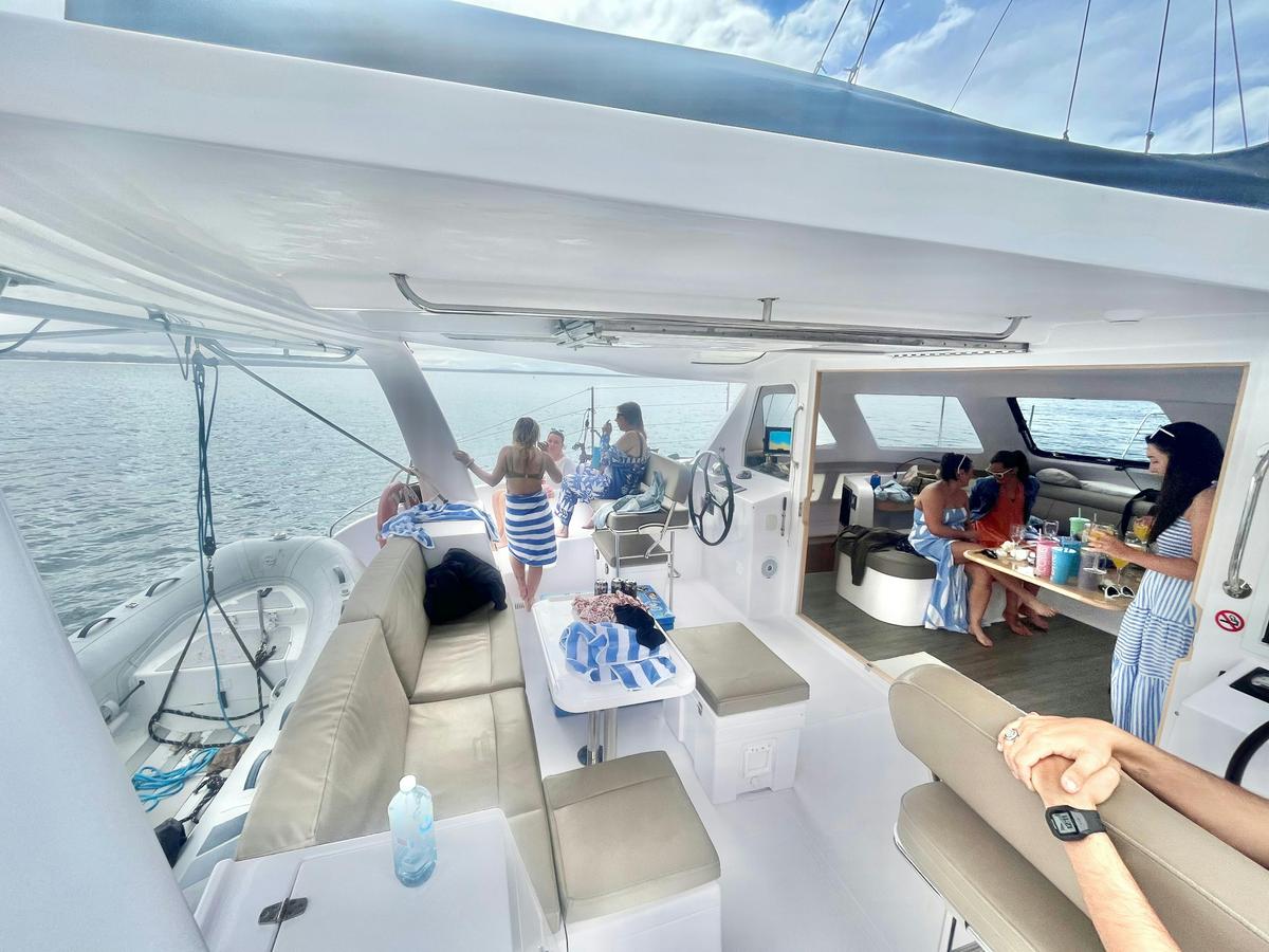 luxury boat charter