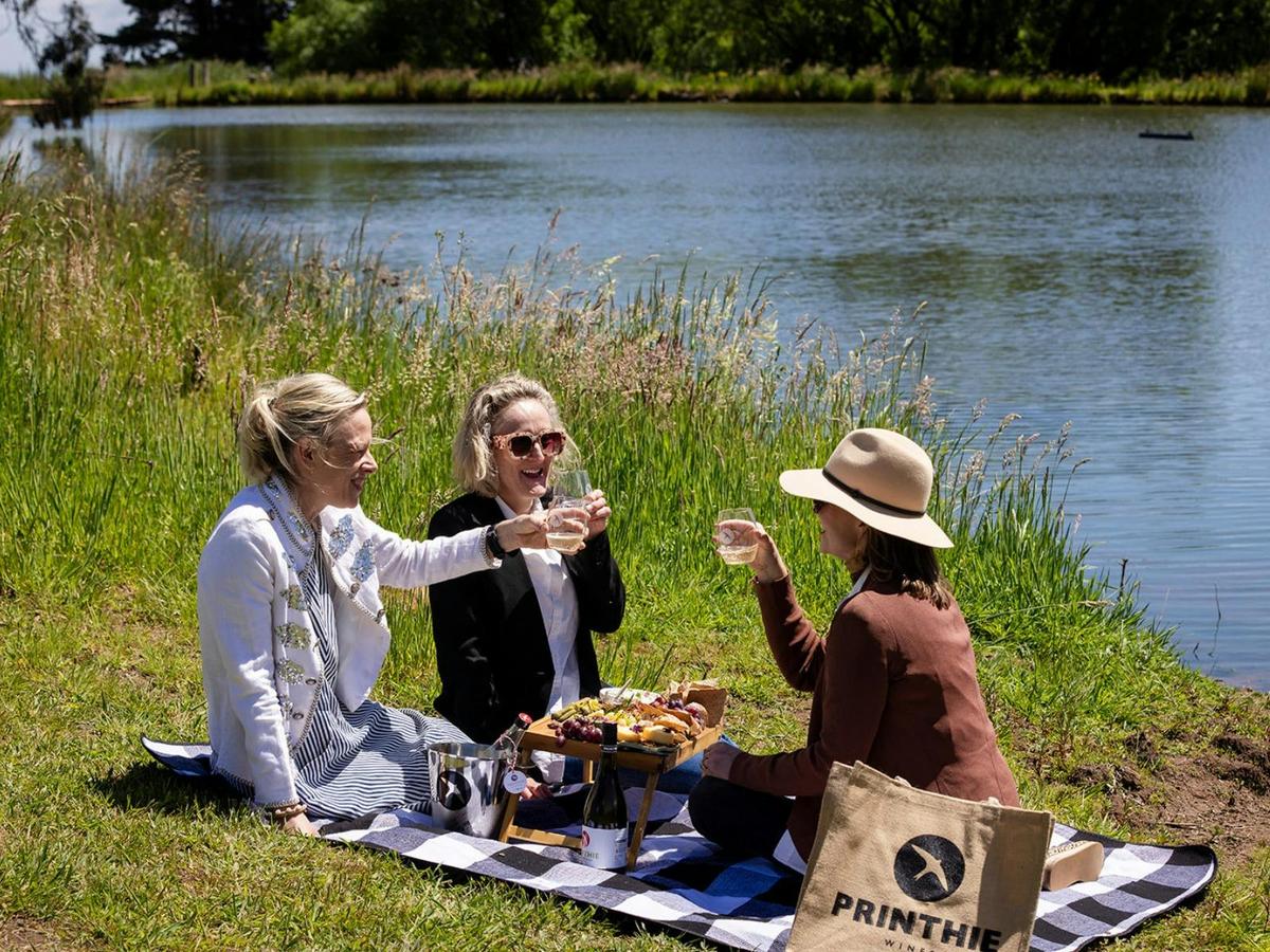 Printhie Wines Picnic Experience by the lake
