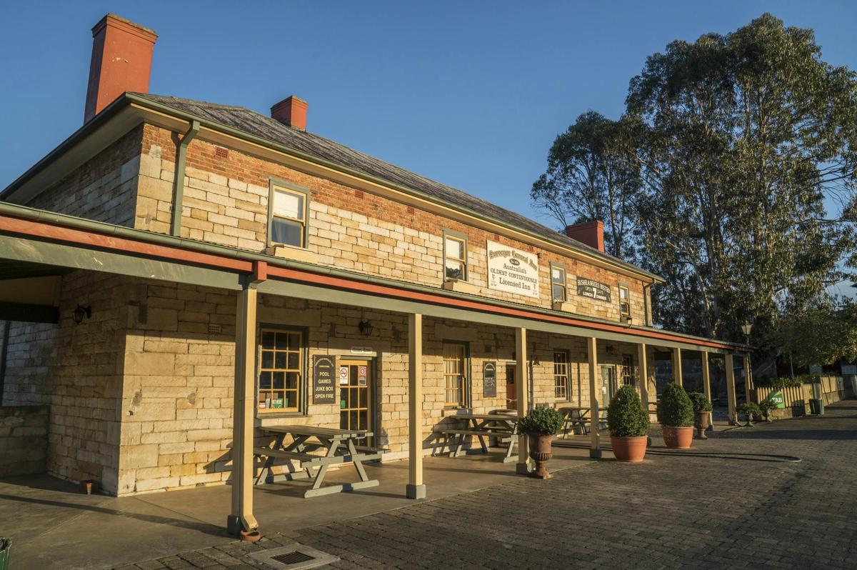 Lunch at Australia's oldest continuously licensed inn - Sip n Savour one day tour from Sydney