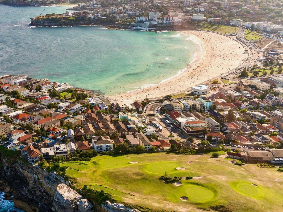 Helicopter Flight to Bondi Beach with Rotor One