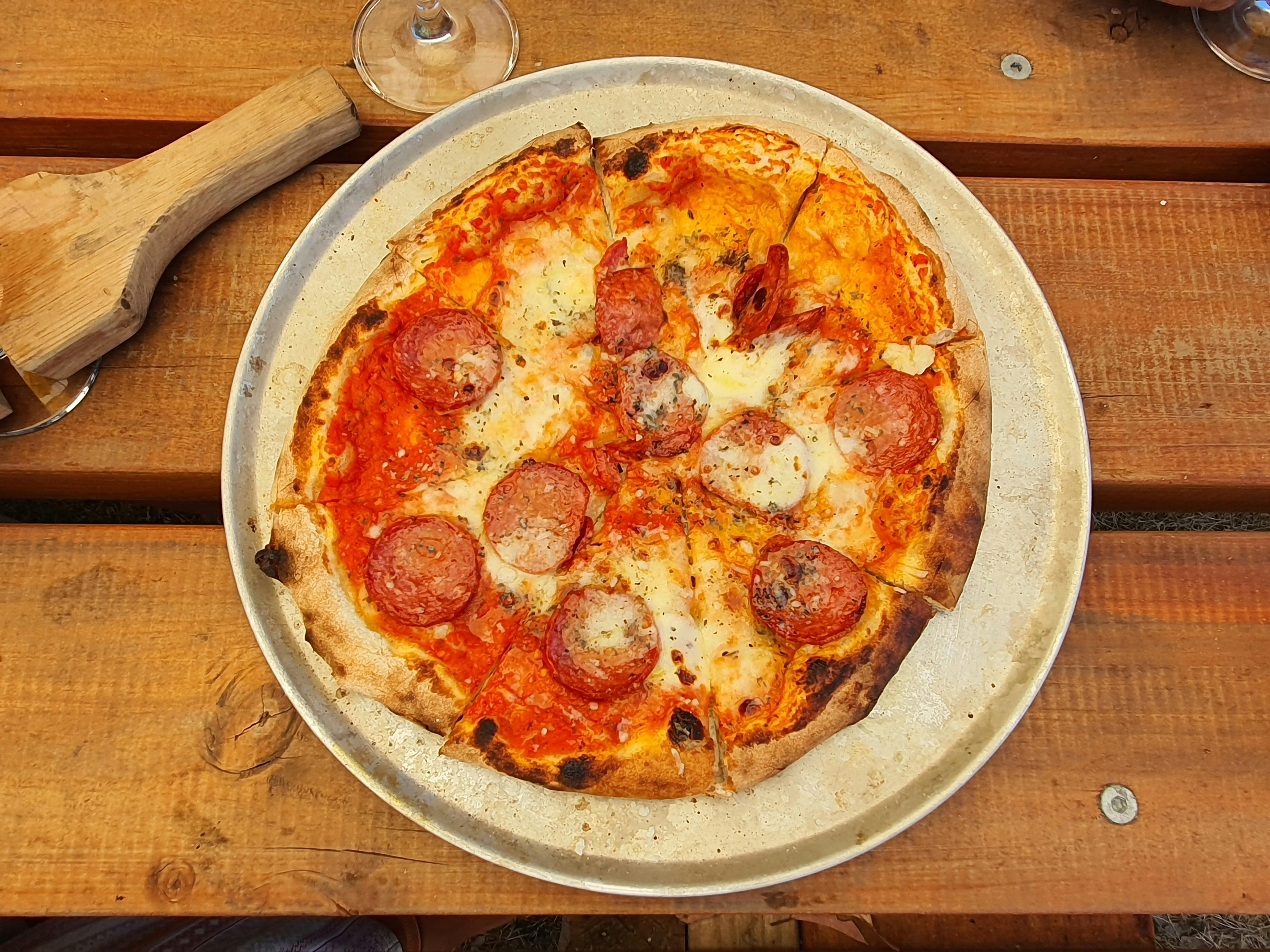 Woodfired pizza in Bilpin with Shiraz Tours
