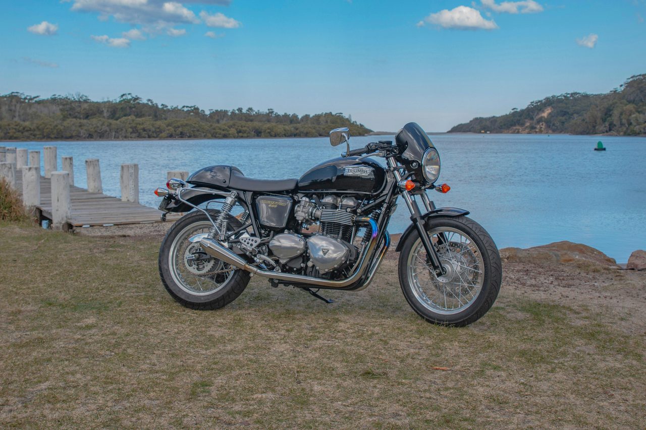 DARK HORSE - 2014 Triumph Thruxton 900