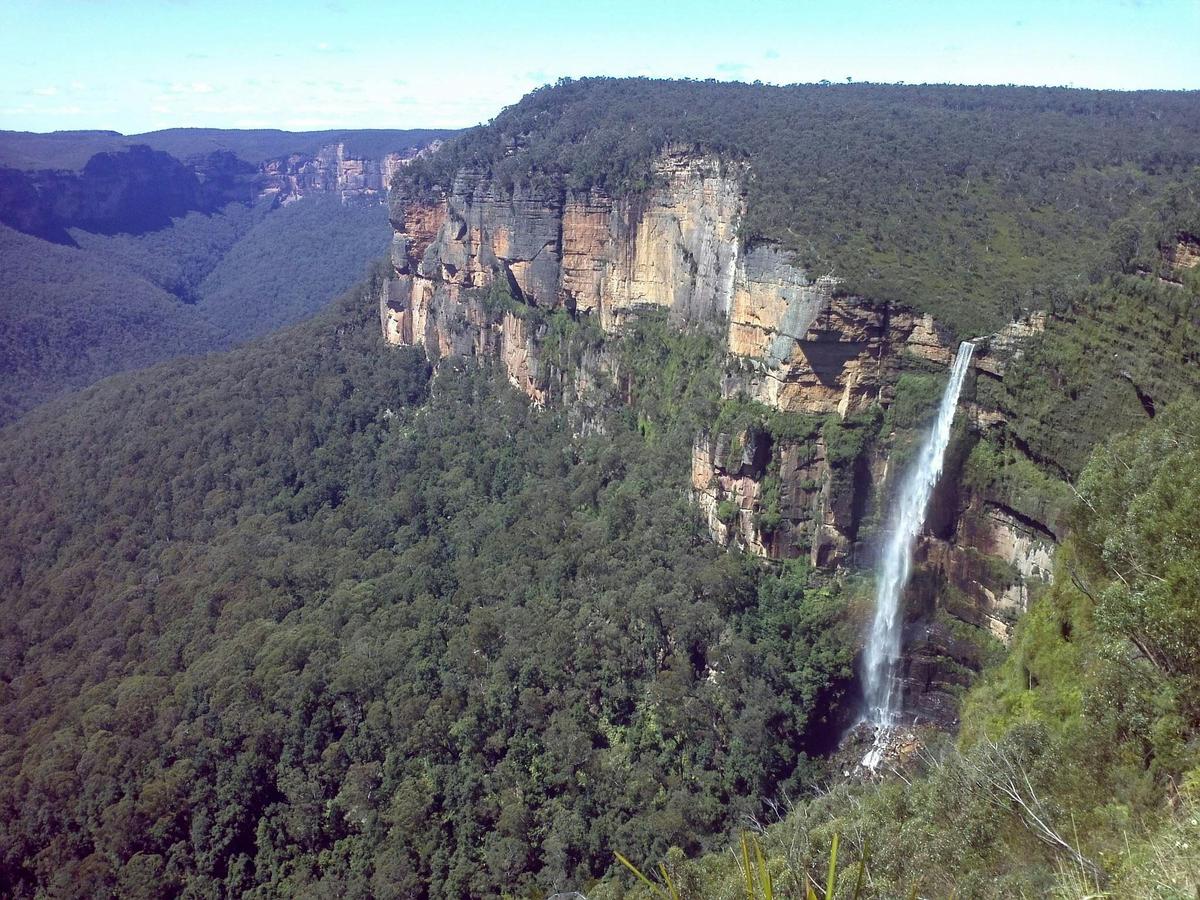 Blue Mountains 400m waterfall