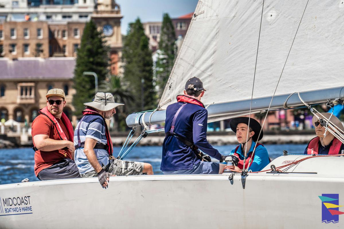 Learning to sail with city sights included!