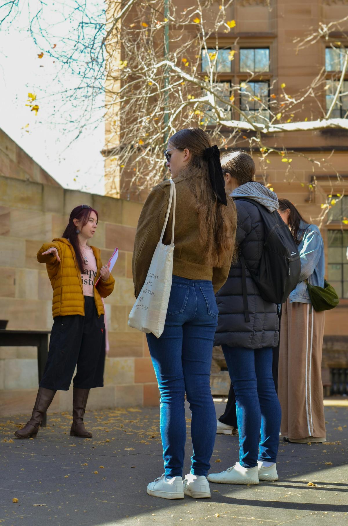 Local guide in Sydney walking with group