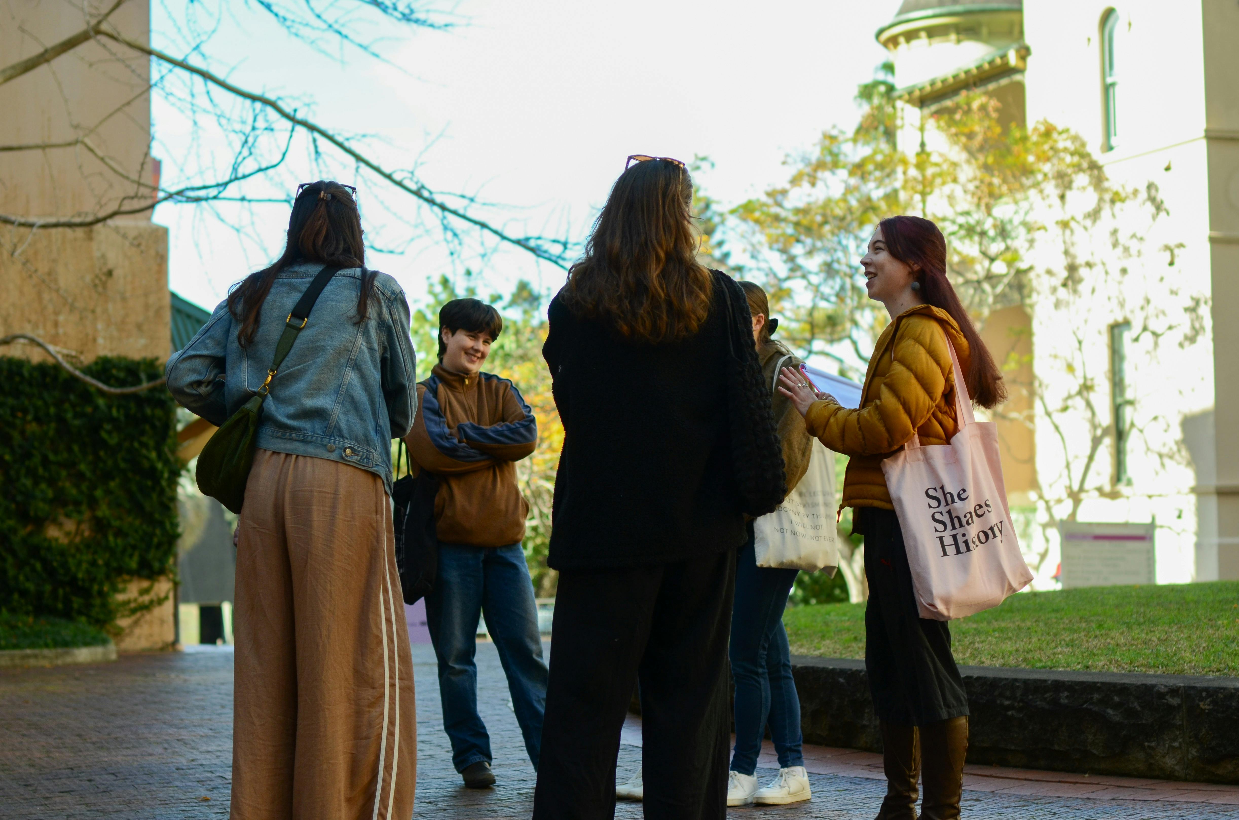 Local guide in Sydney walking with group