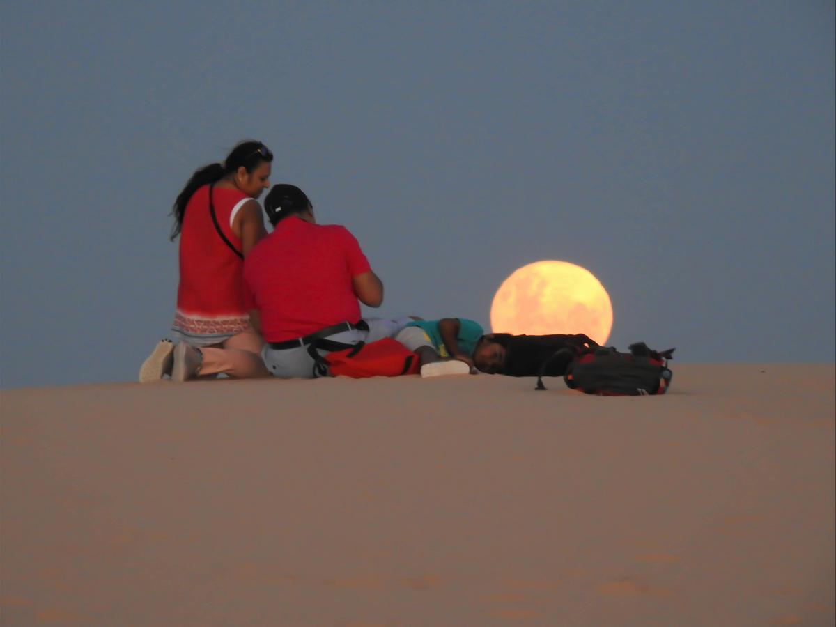 Mungo Full Moon Rising