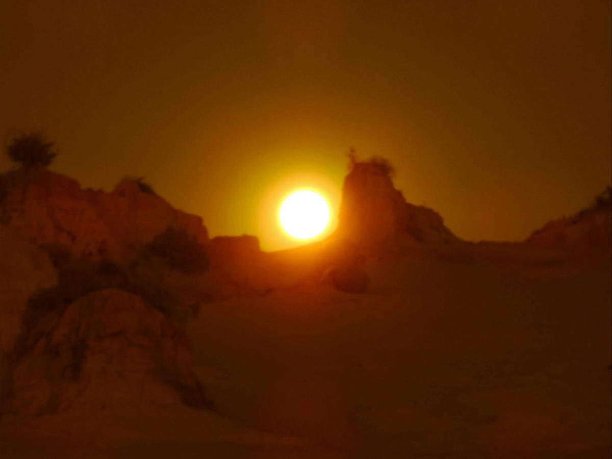 Full Moon Rising - Mungo Lunette
