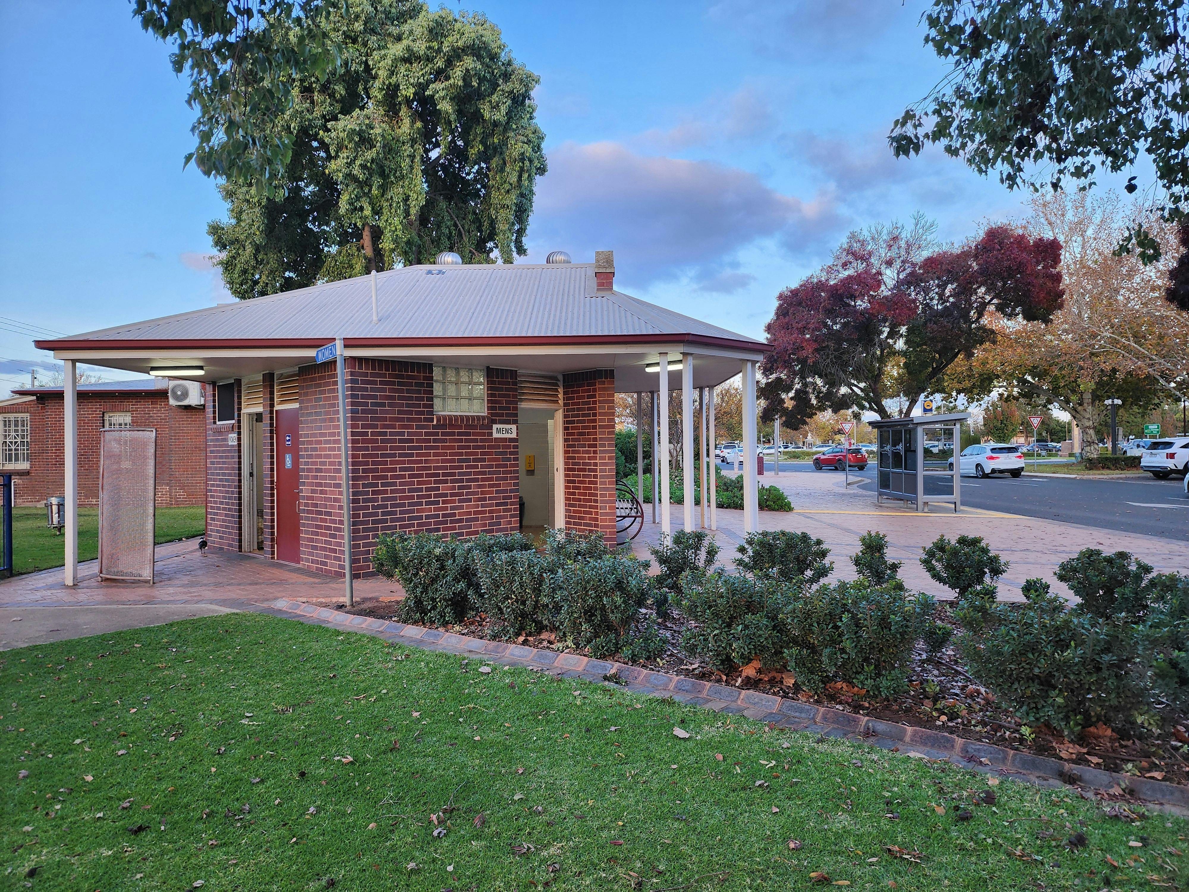 CWA Park - Banna Ave Griffith - Toilet Block