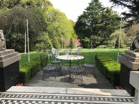 Take tea in the garden