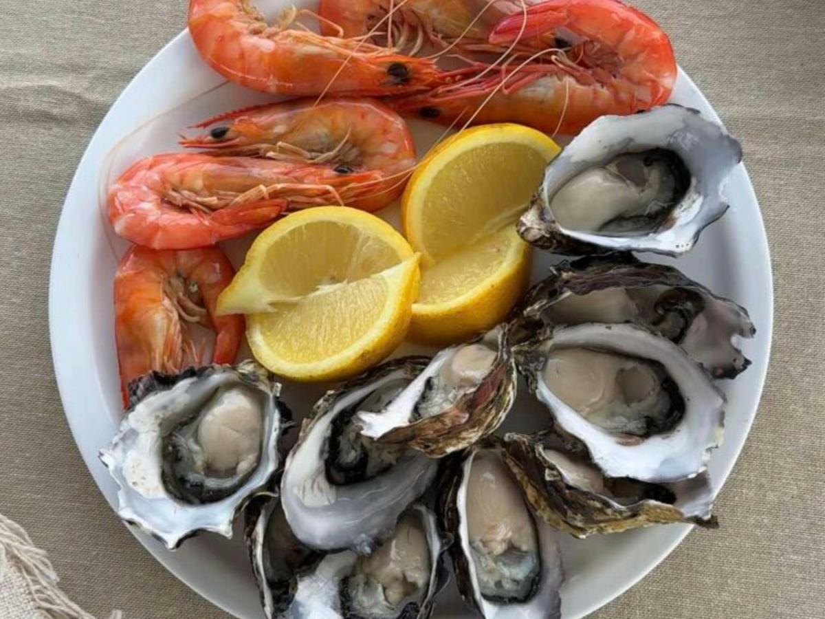 Fisherman's Plate, Prawns and Oysters