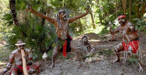 Walangari Karntawarra and Diramu Aboriginal Dance and Didgeridoo entertain and inform at Bondi Beach