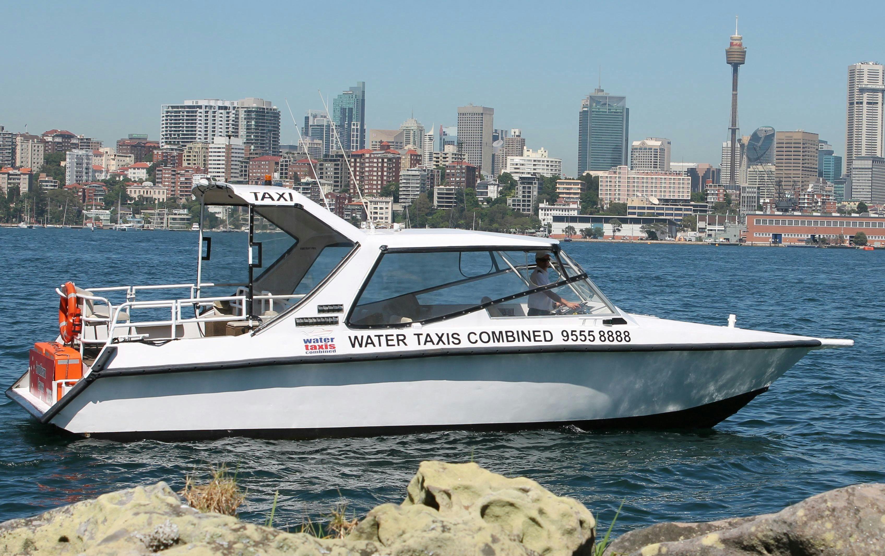 Limousine Water Taxi