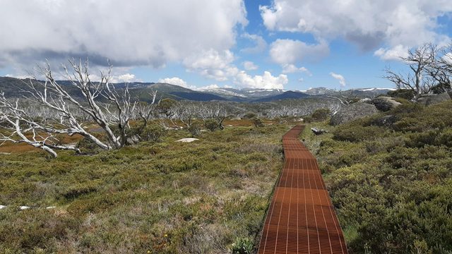 Charlotte Pass Village to Perisher Valley walk