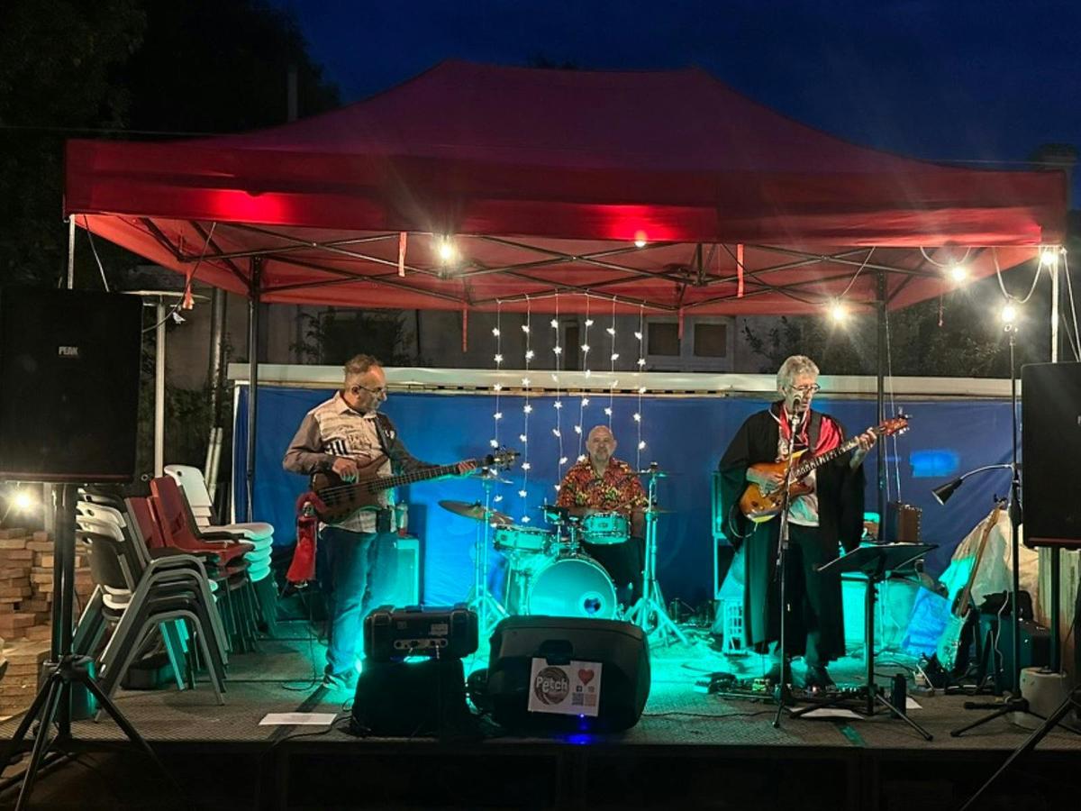 The Petch Experience performing at The Buzz Bar