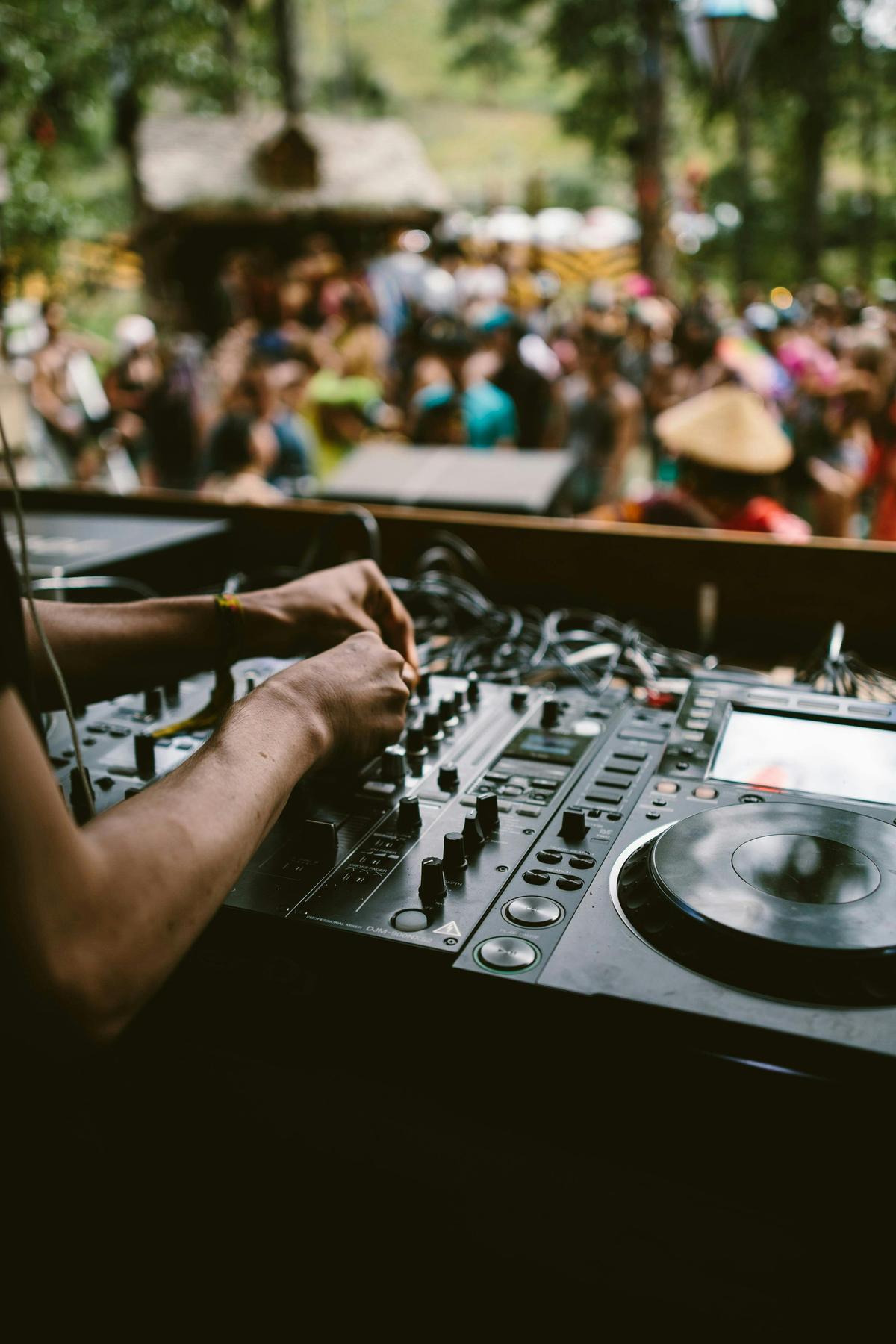Horizontal Festival Music