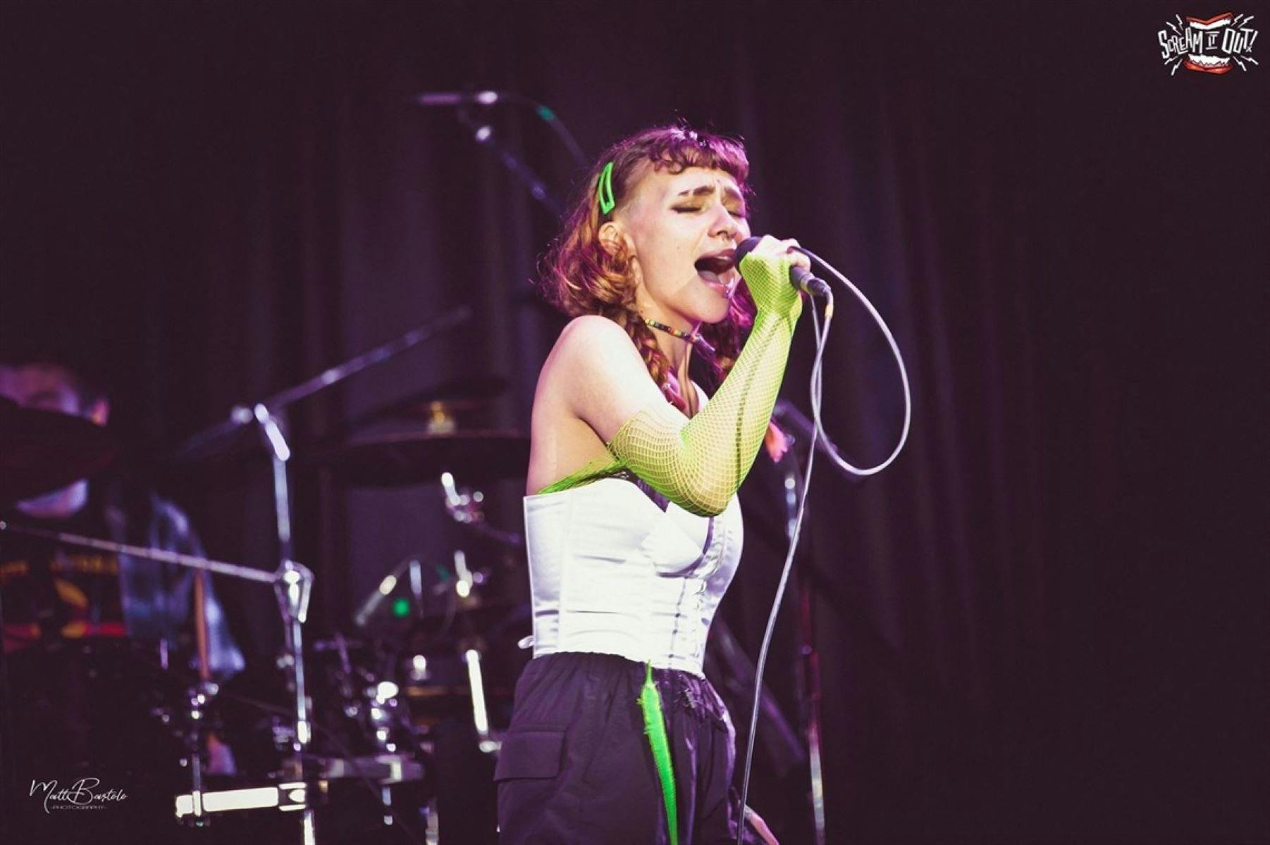 Femalse Singer at Scream it out