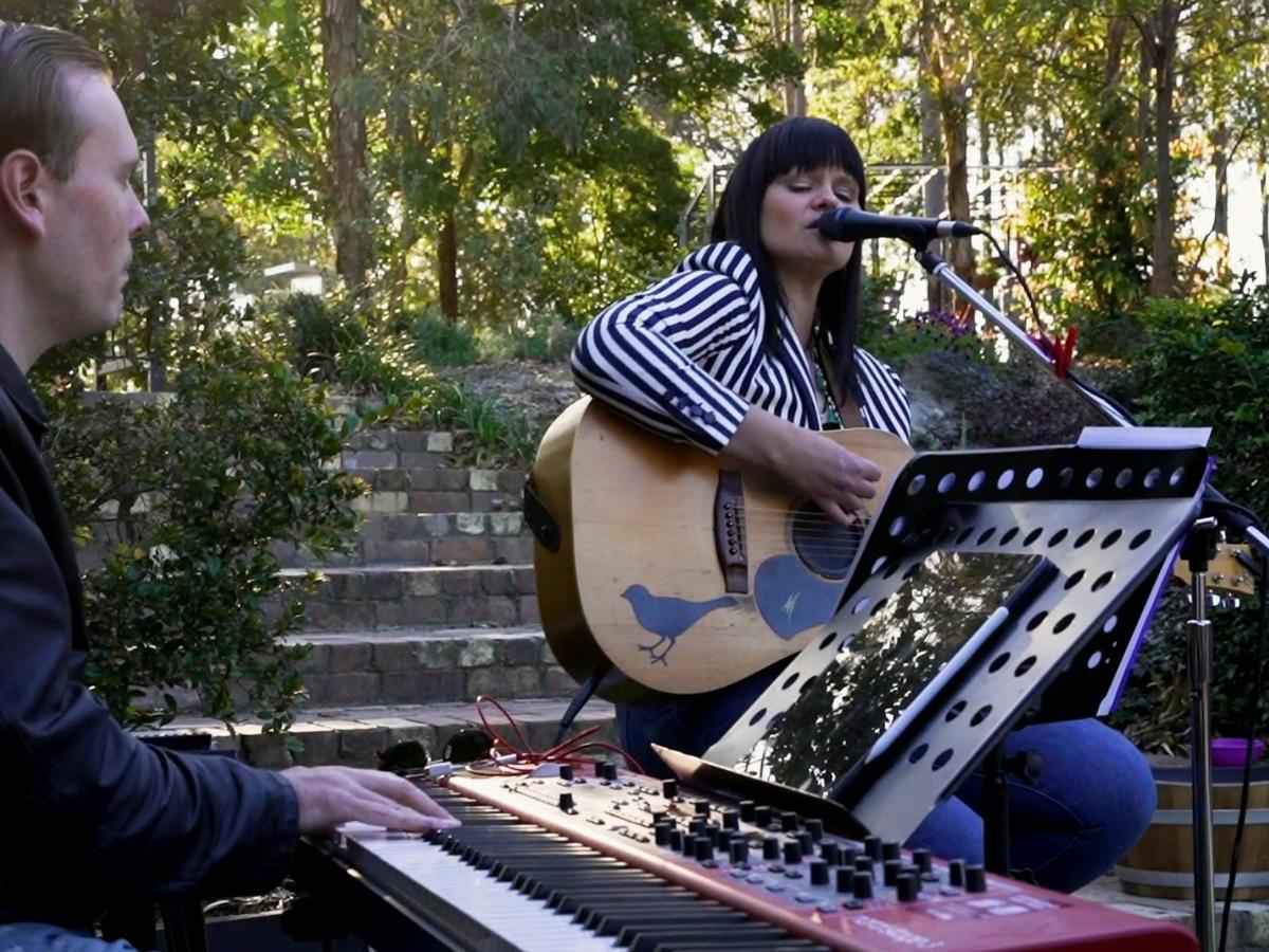 Live music at Saddlers Creek Wines Friday Saturday and Sunday
