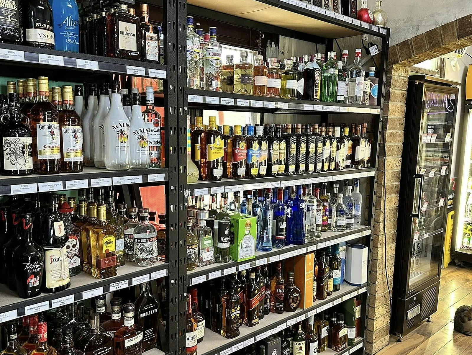 Paterson Court House Hotel bottleshop