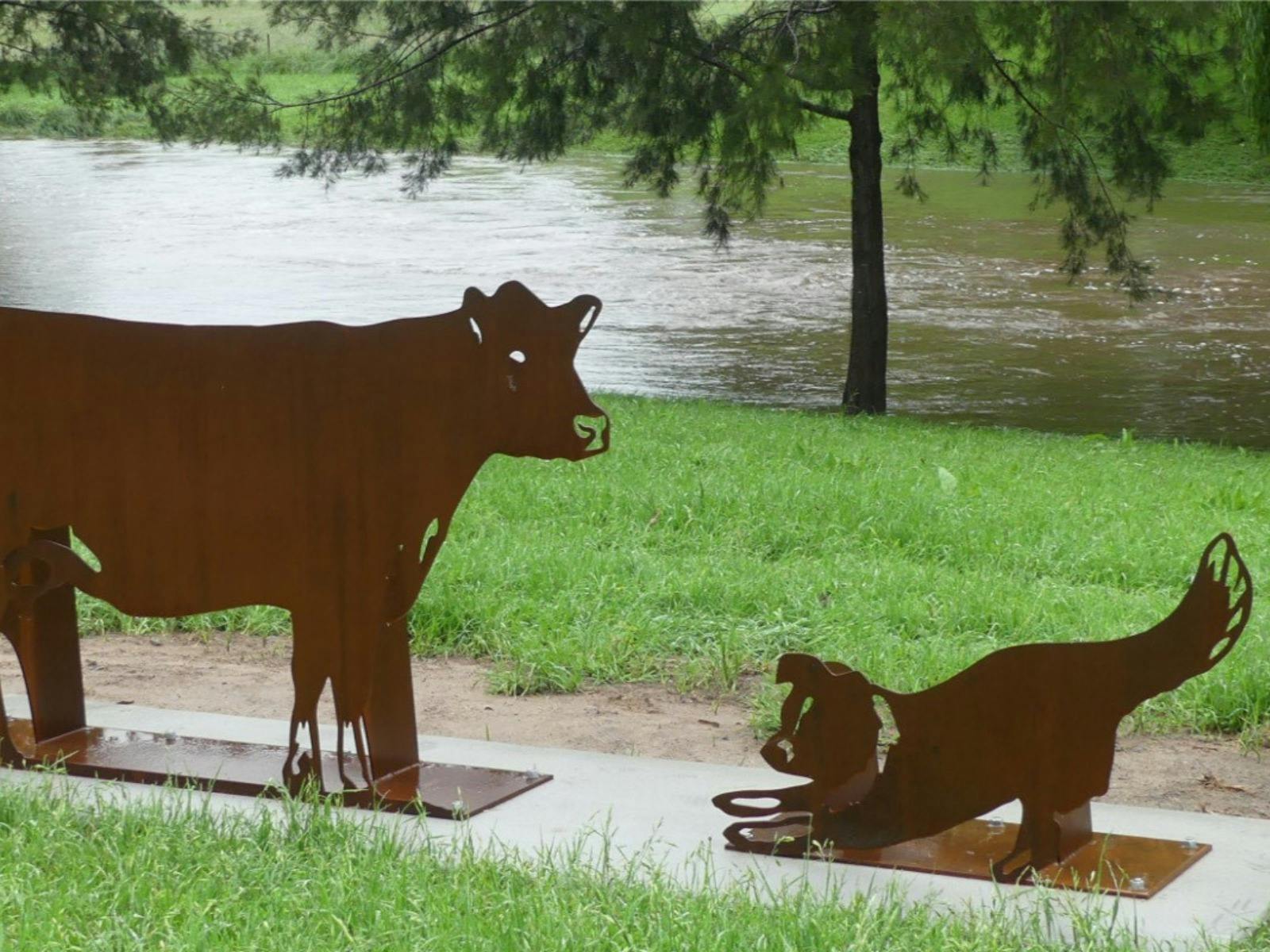'Who's the Boss' sculpture