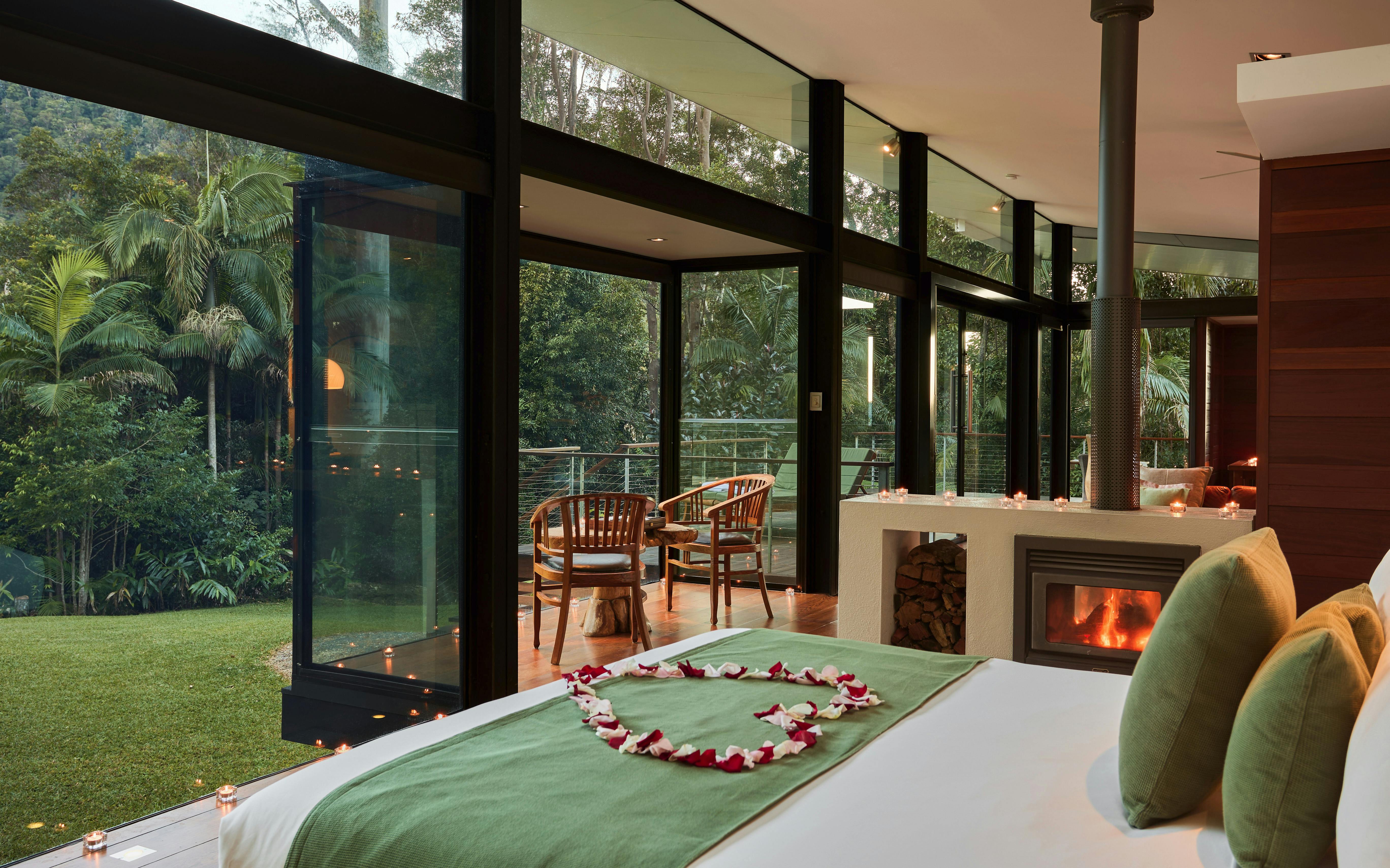 Romantic Lodge, with Log Fire Place