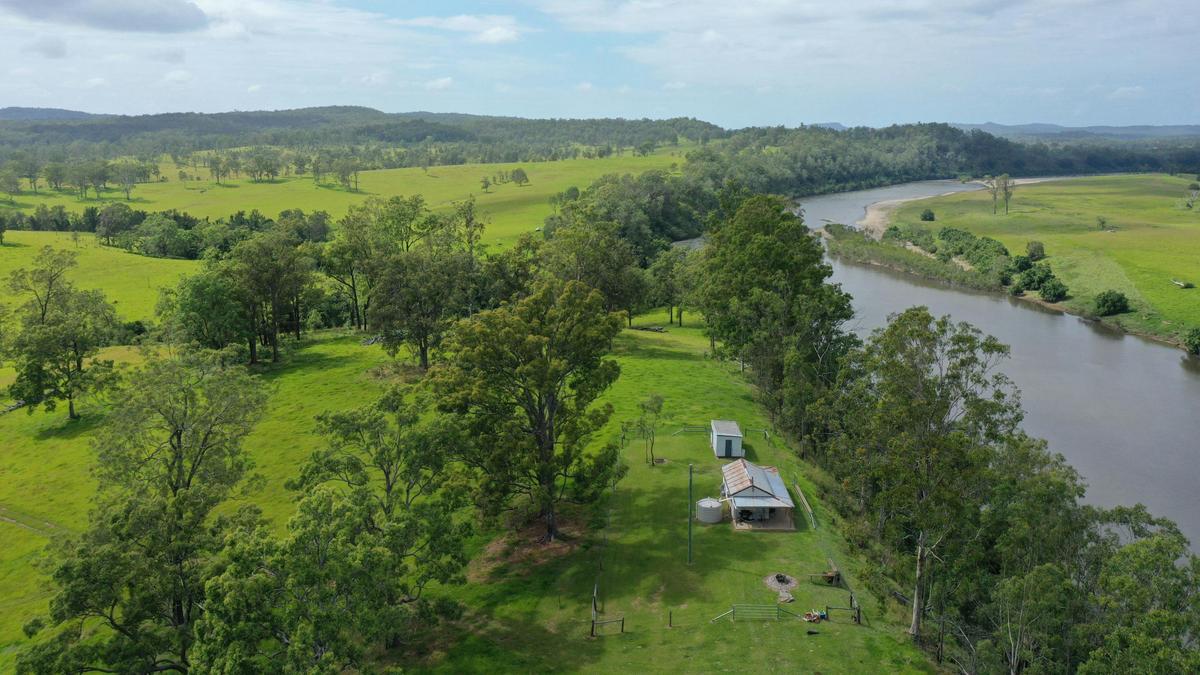 ‘The Hut’ on the Clarence (4WD)