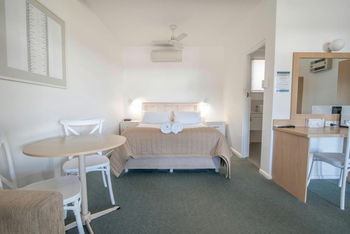 Queen room