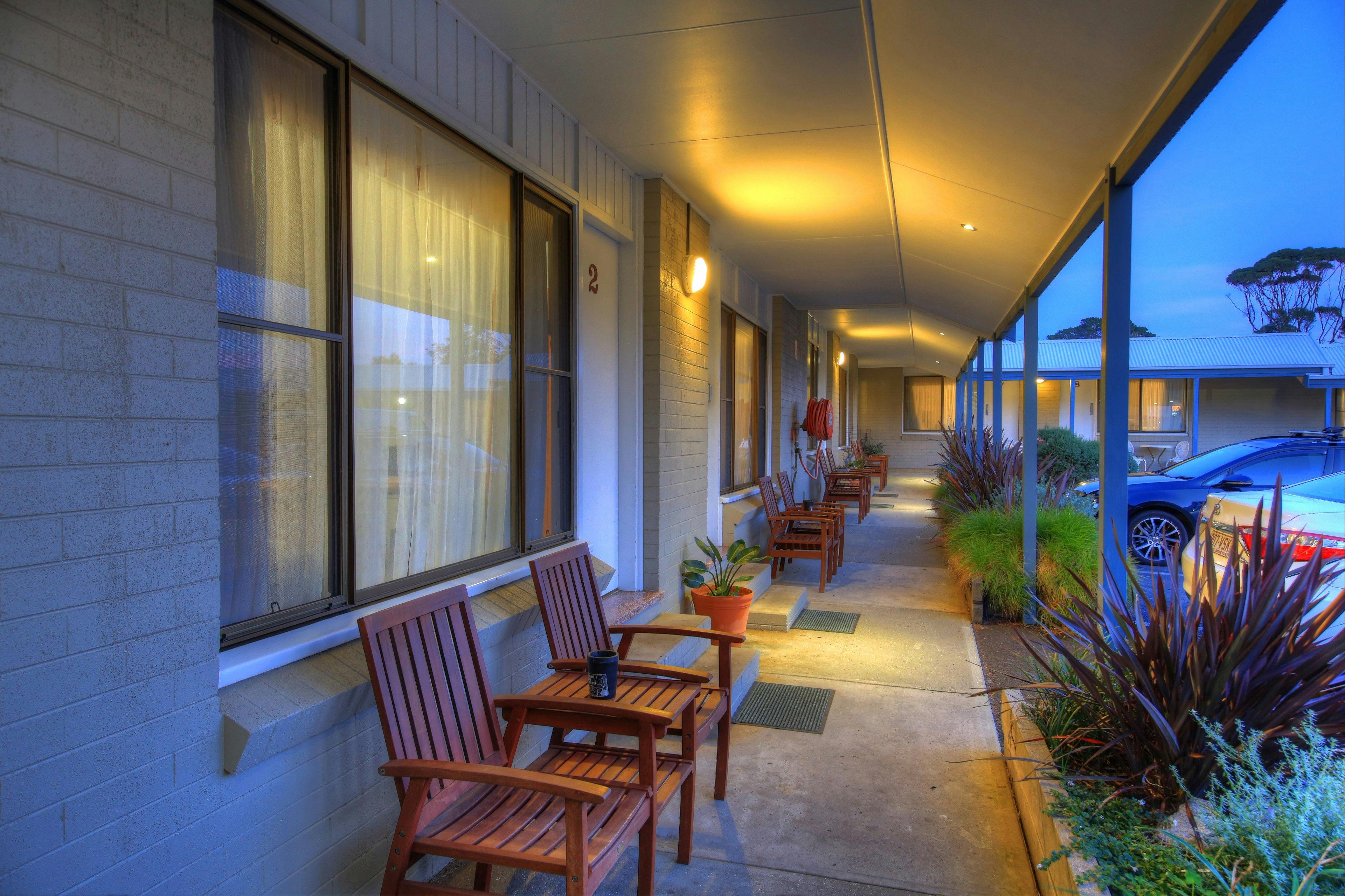 Bermagui Motor Inn balconies