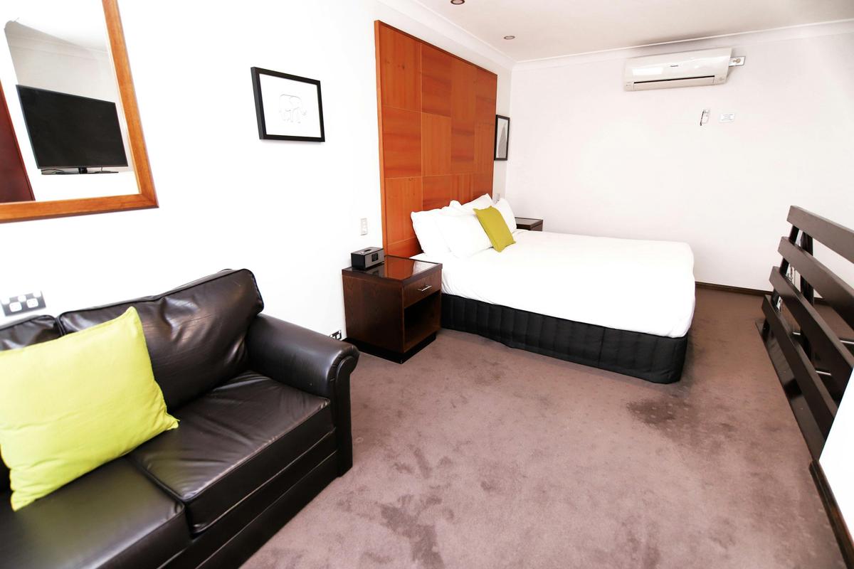 King Loft Spa Suite