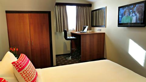 Queen bedroom upstairs