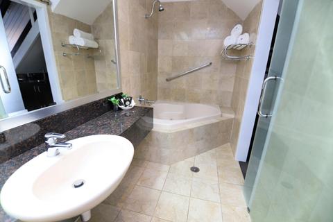 King Loft Spa Suite