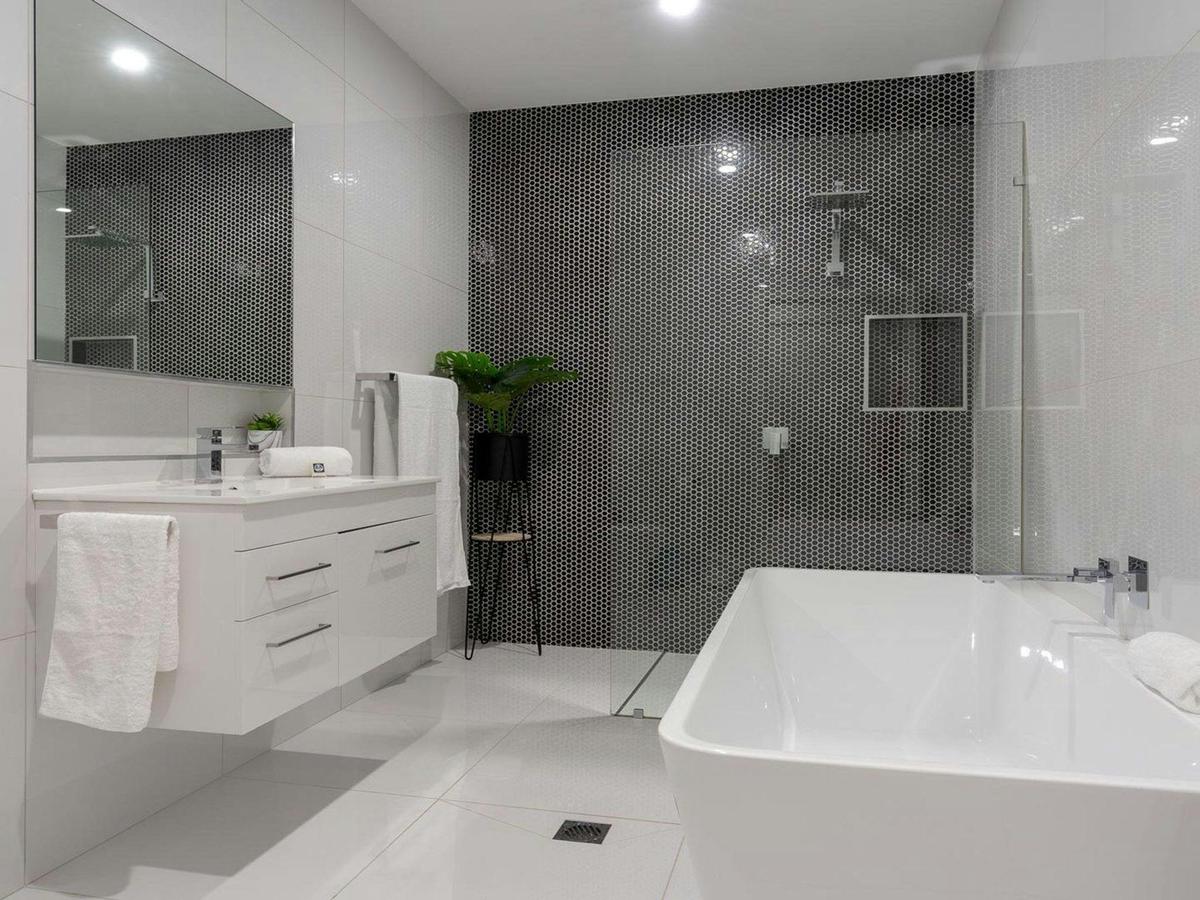 Bath Tub, Clothes Dryer, Laundry, Washing Machine