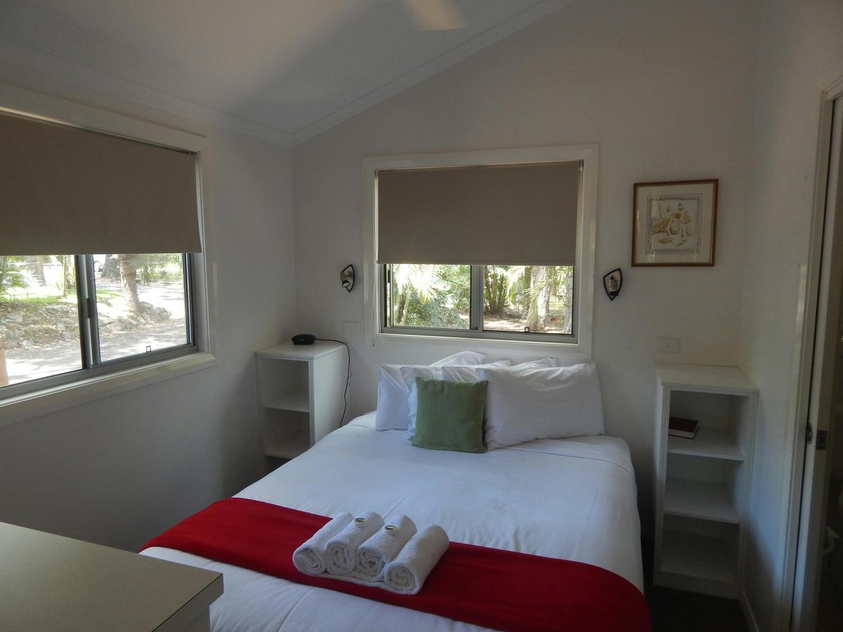 Poolside Hut - Main Bedroom