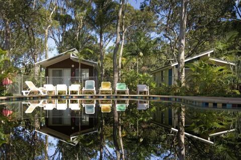 Poolside Hut - Exterior