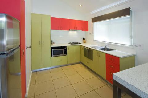 Surf Shack - Kitchen