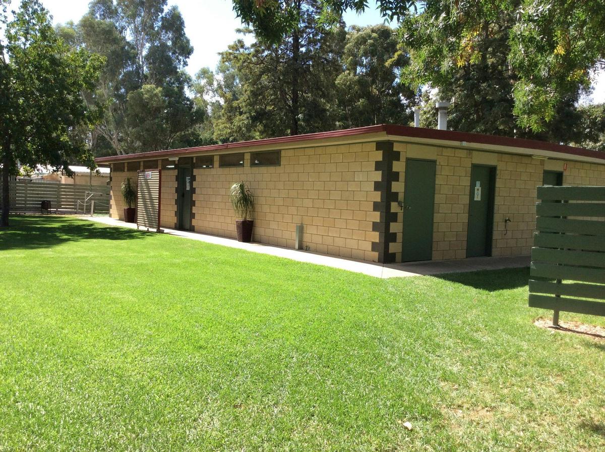 Large modern amenities block includes individual disabilty suite and laundry