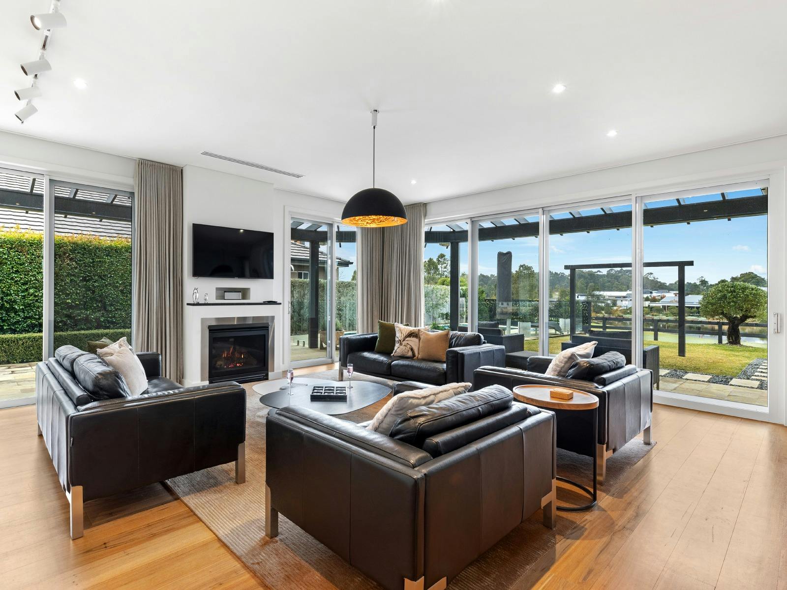 Belleview Hunter lounge room with fireplace