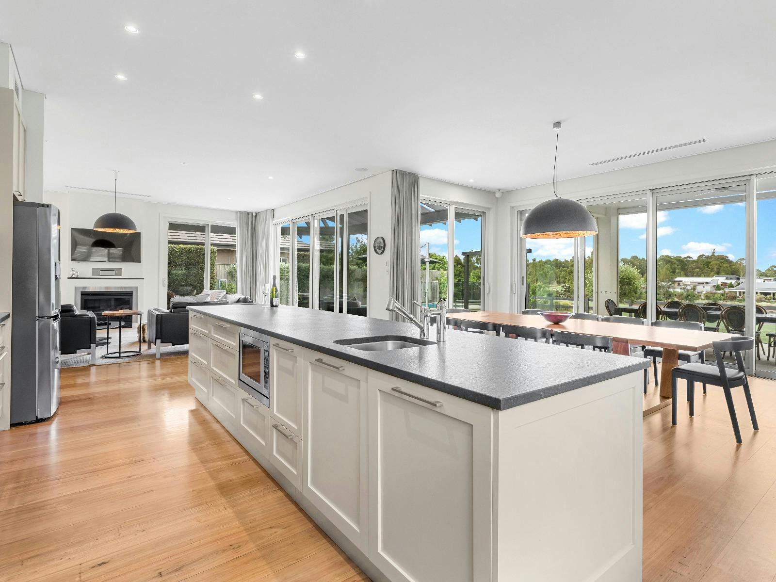 Belleview Hunter kitchen and lounge room