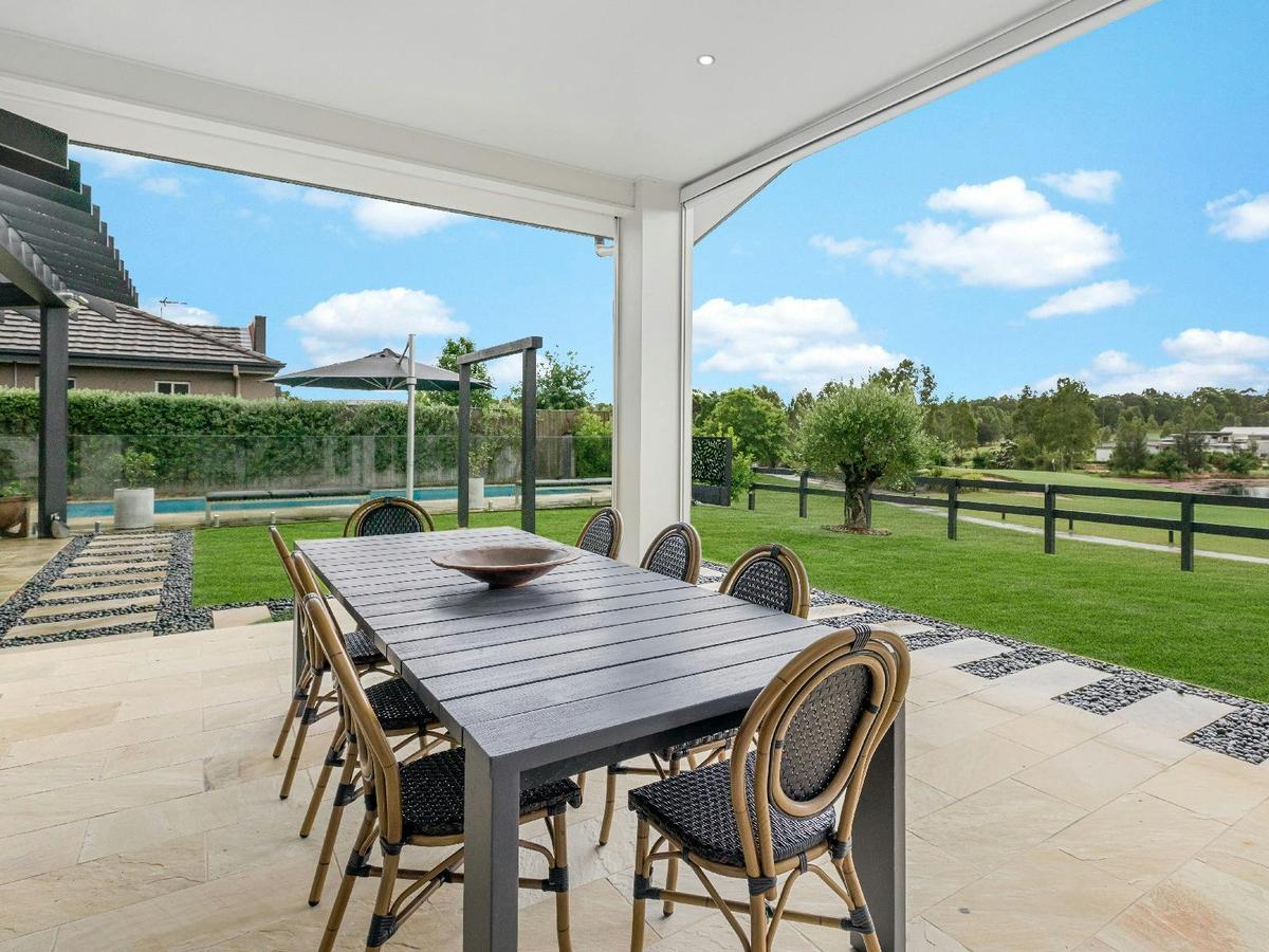 Belleview Hunter outdoor dining area