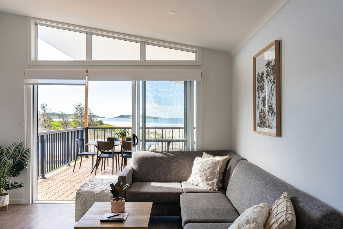 Premium Beachfront Villa | Tasman Holiday Parks - Racecourse Beach