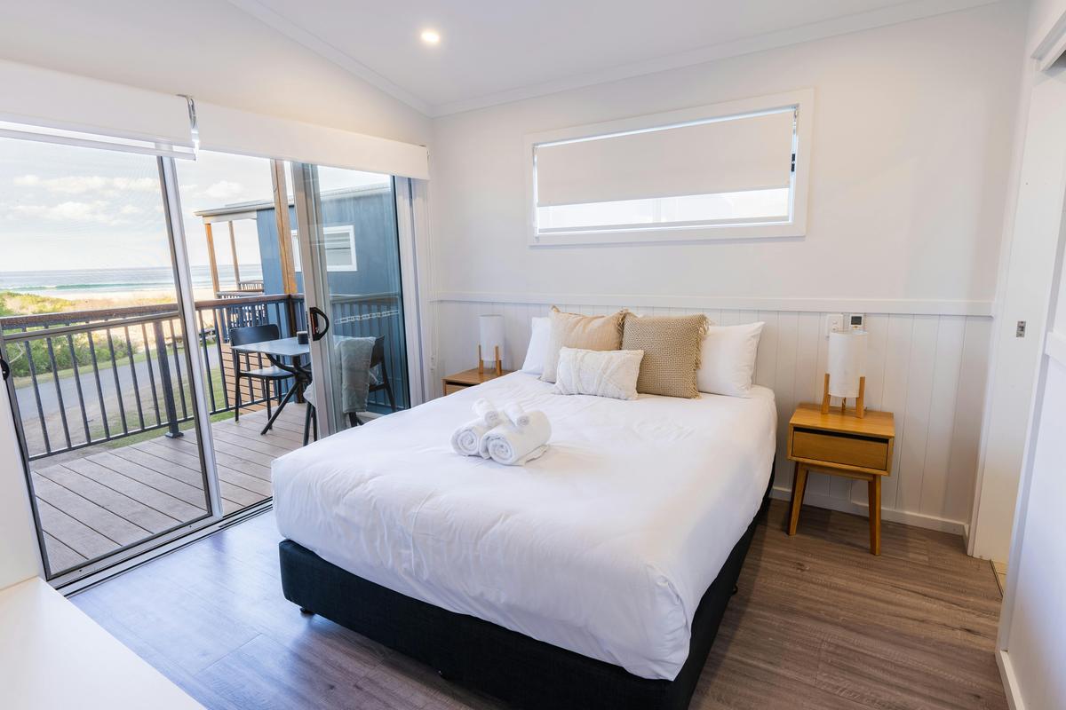 Premium Beachfront Villa (3BR) | Tasman Holiday Parks - Racecourse Beach