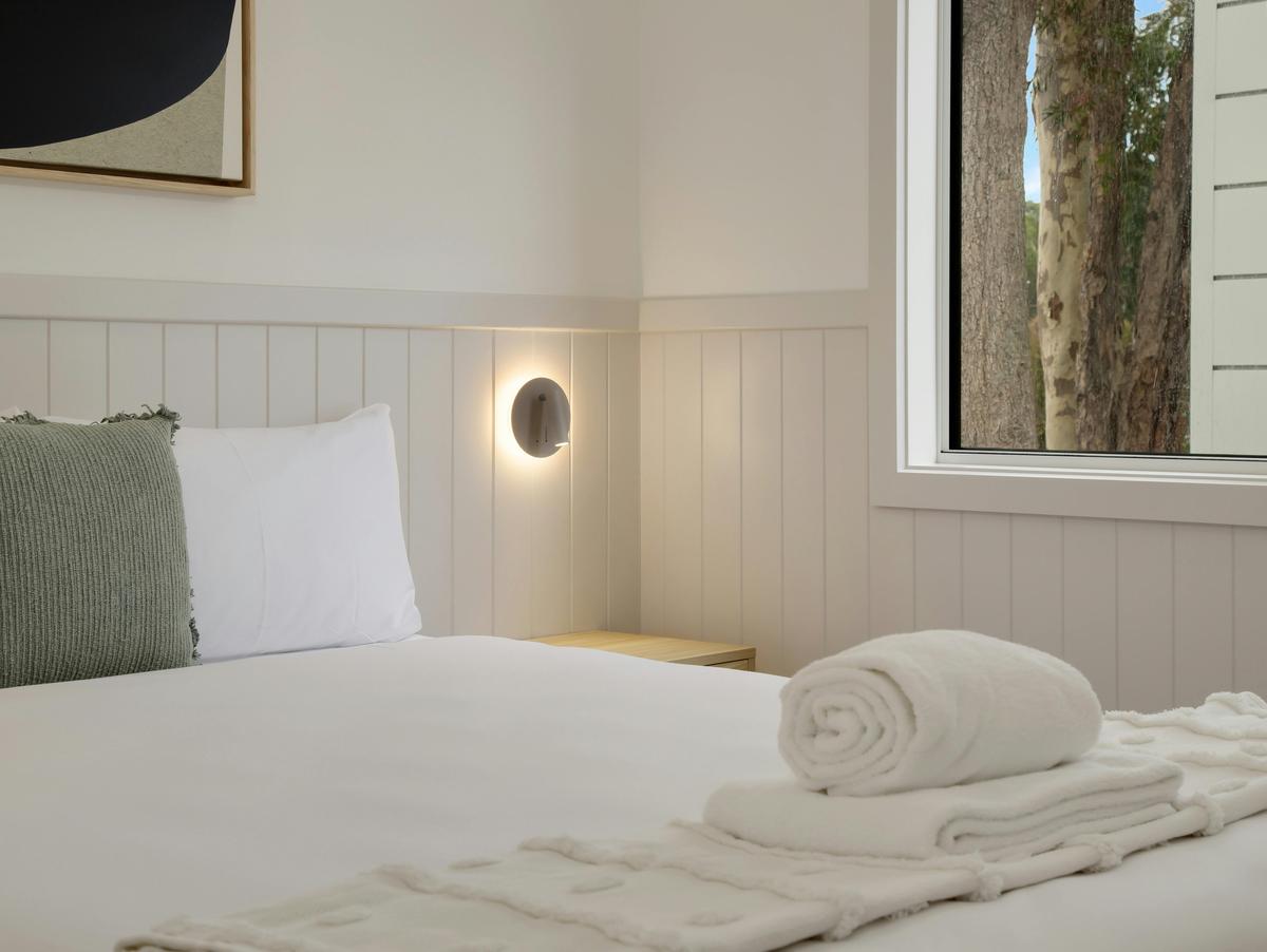 Premium Poolside Villa (2BR) | Tasman Holiday Parks - Racecourse Beach